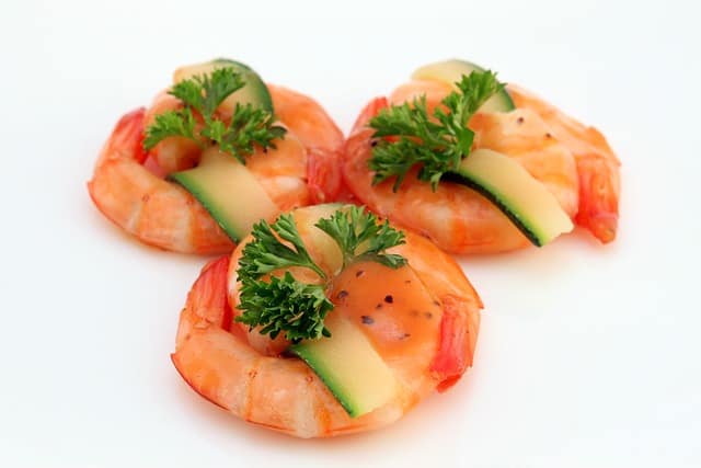 cooked shrimp with garnish 